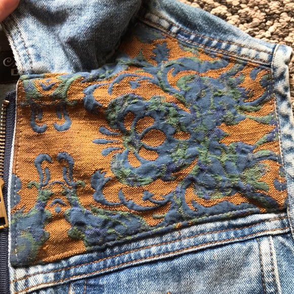 Small jean vest - Picture 2 of 6